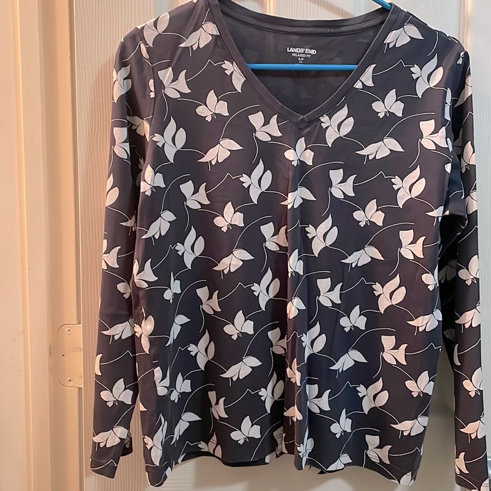 Clear out sale-LANDS’ END 100% Supima Cotton-Gray w/ white flowers long sleeve.